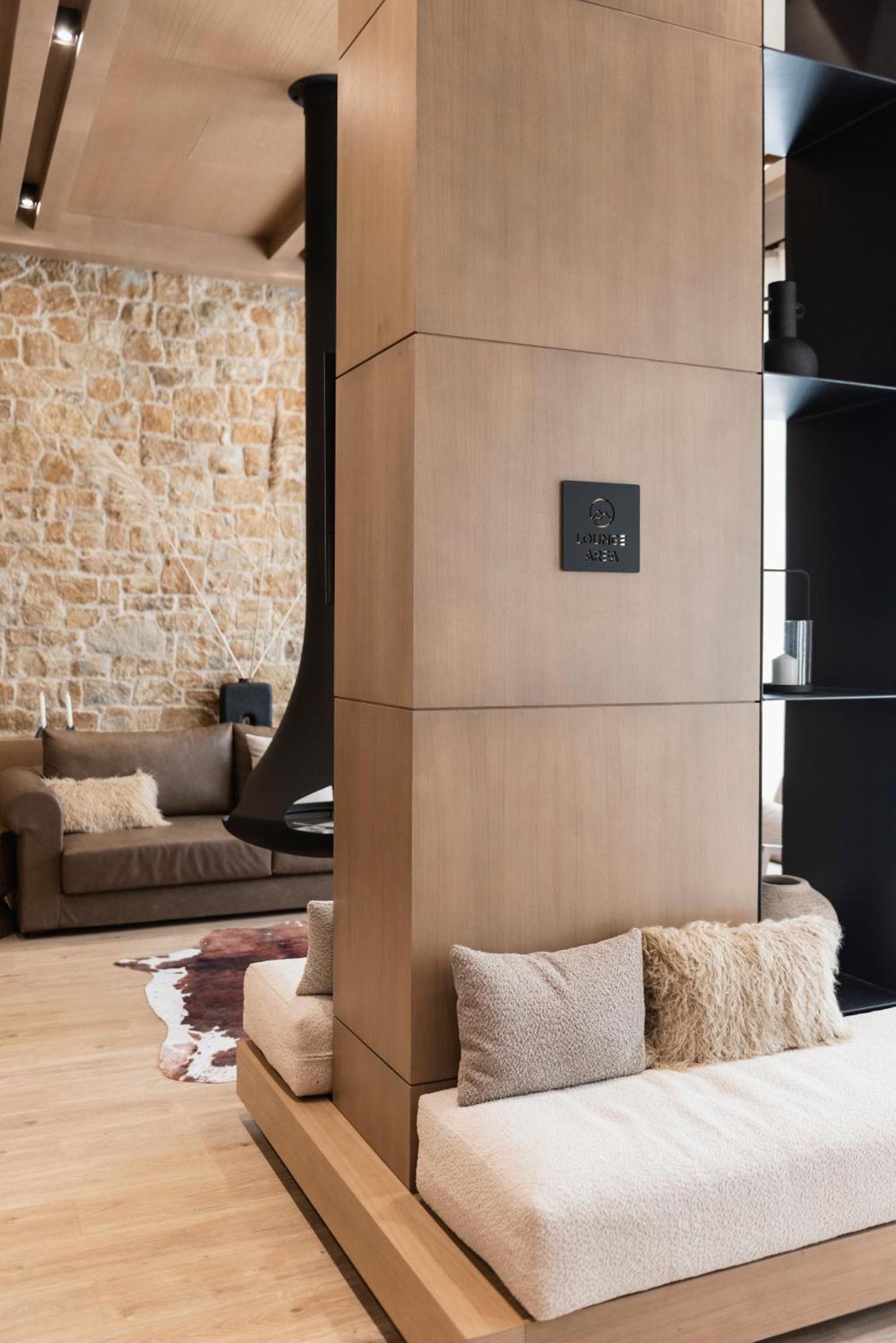 Revi Mountain Resort Boutique Hotel 칼라브리타 외부 사진