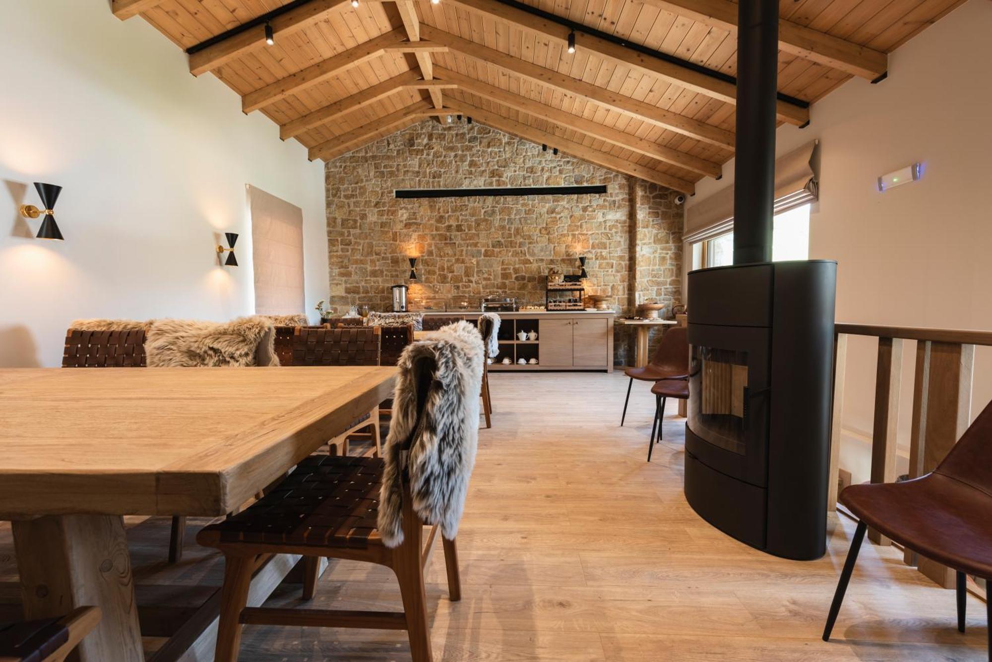 Revi Mountain Resort Boutique Hotel 칼라브리타 외부 사진