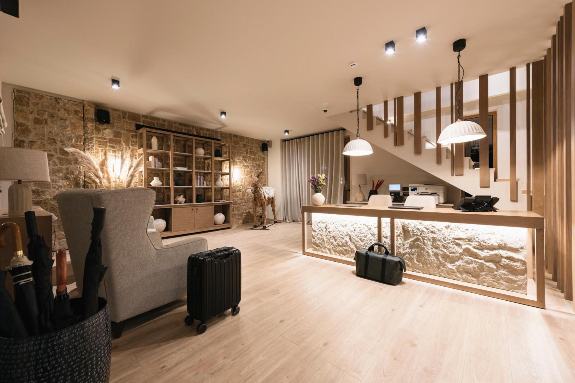 Revi Mountain Resort Boutique Hotel 칼라브리타 외부 사진