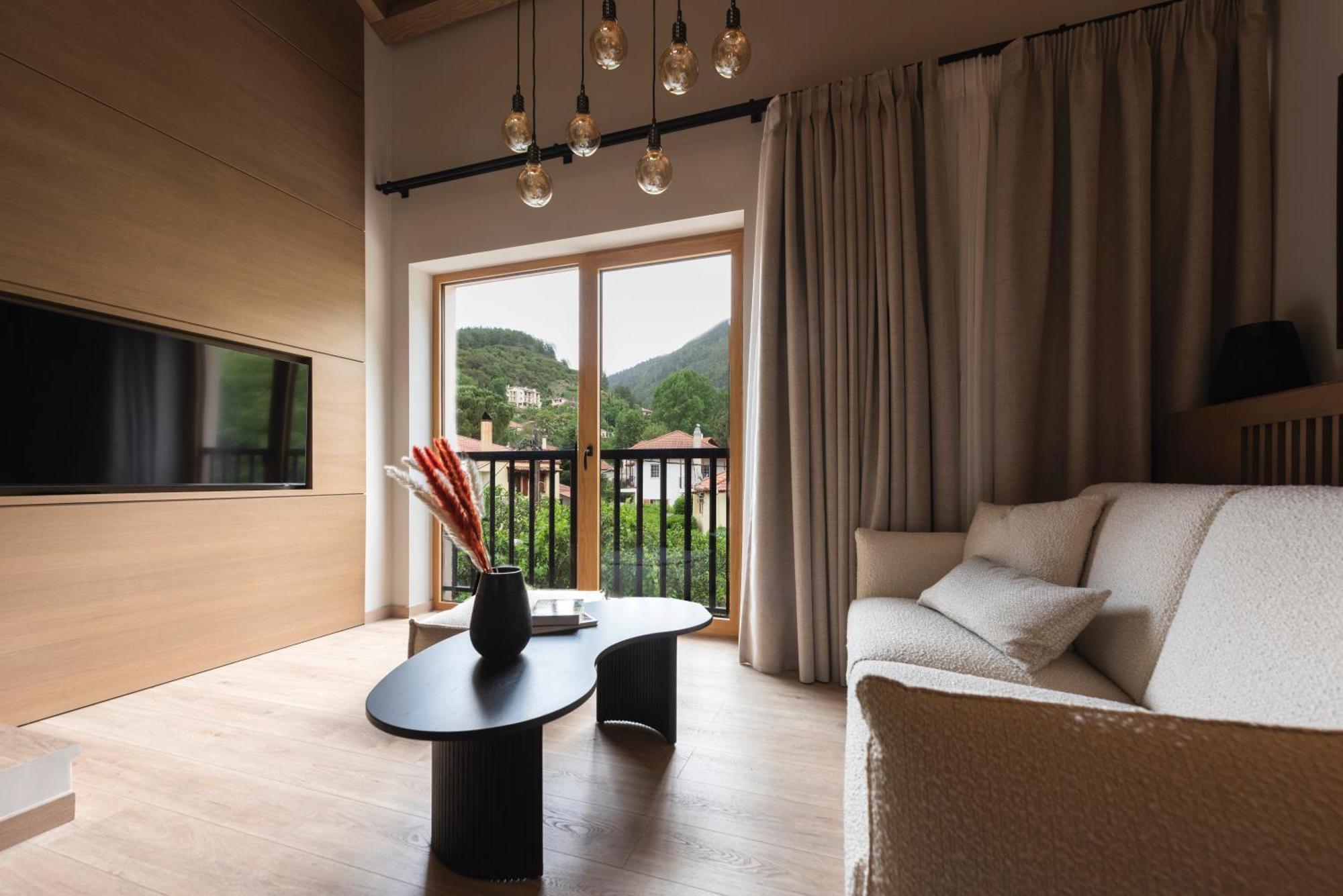 Revi Mountain Resort Boutique Hotel 칼라브리타 외부 사진